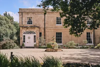 Image de The Manor Luxury Country House Ă Somerset avec piscine, bain Ă remous, salle de jeux et salle de sport