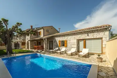 Image de Villa Natale Avec Piscine Privée et Jardin