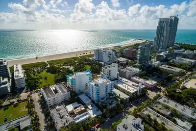 Image de Brises tropicales et vues incroyables sur l'océan vous attendent! Luxe 2bd à South Beach SoFi