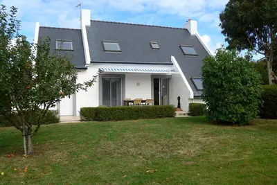 Image de Maison indépendante avec jardin, proche commerces et plage.