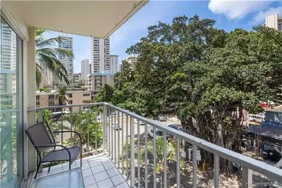 Image de Waikiki Nouveau Condo 2 chambres dans le meilleur emplacement à côté du marché international!