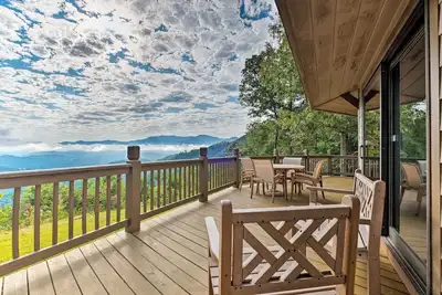 Image de Nouveau! Maison de 4 acres Bryson City Mtn avec terrasse et barbecue!