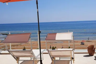 Image de Appartement avec terrasse, sur la plage, vue mer, calme, WiFi, climatisation, max. 5 personnes
