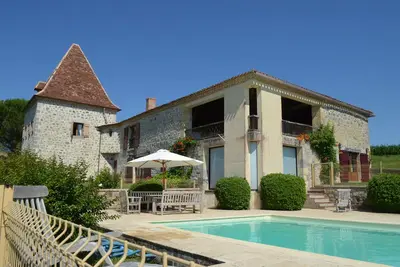 Image de Ferme du Xviii eme restaurée, avec piscine, tennis, et vue degagée