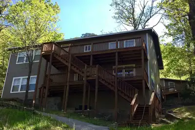 Image de Maison spacieuse au bord du lac - Ne manquez pas celle-ci