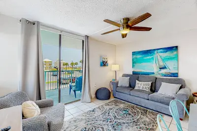 Image de Nouvelle Liste! Condo front de mer w / balcon, accès à la plage et piscine partagée / bain à remous