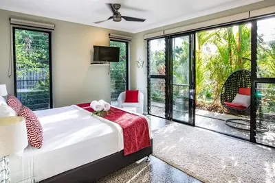 Image de Tranquillité au bord du lac - Maison de vacances de luxe Port Douglas