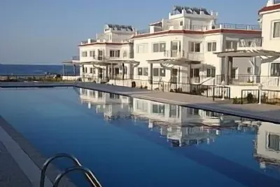 Image de 2 Chambres de luxe Apt surplombant la mer Méditerranée, pour 5 personnes maximum