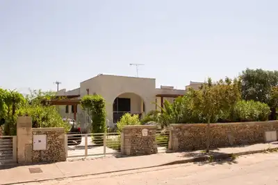 Image de Otrante: villa indépendante dans un élégant quartier résidentiel, à 550m de la mer