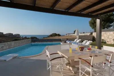 Villa Levanda, pool, walking distance from the beach and shops, no car needed!