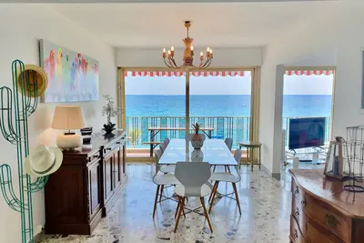 Image de T4 bord de mer, 3°étage, Clim, vue 180°, piscine privée, garage sécurisé, Wifi.