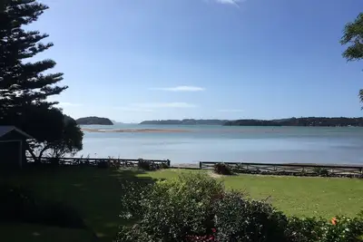 Image de Maison isolée en bord de mer avec votre propre plage