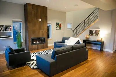 Image de Nouvelle construction, véritable maison d'artisan avec aucun détail épargné!