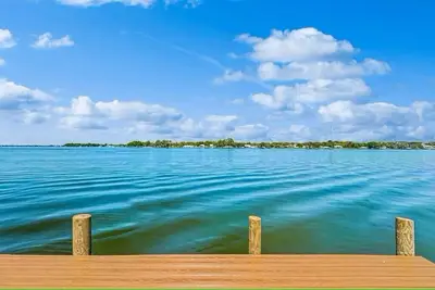 Image de Spectaculaire 4 Chambres, 3 Salles de Bain, 10 Couchages sur le Magnifique lac June
