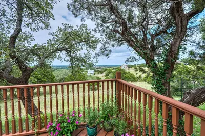 Image de Lovely Hill Country Getaway près des établissements vinicoles, des brasseries, des distilleries et plus encore!