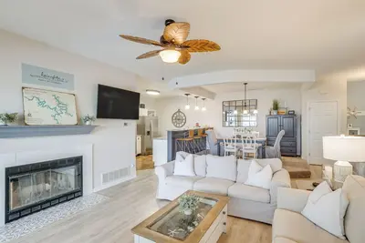 Image de Nouveau! Maison de ville avec quai partagé sur le lac des Ozarks