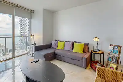 Condo pour chiens avec vue sur la baie au cœur de Brickell avec piscine et bain à remous partagés!