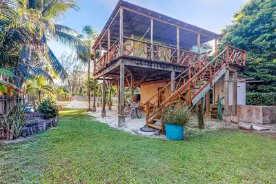 Image de Charmante maison d'hĂ´tes, balcon et hamac - Ă pied de la plage!