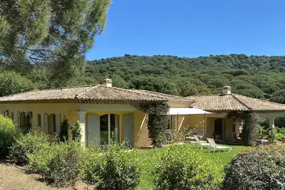 Image de Villa 320 m2 0, 5 Ha classée 5 * climatisée piscine 12x6 plage de Gigaro 900m