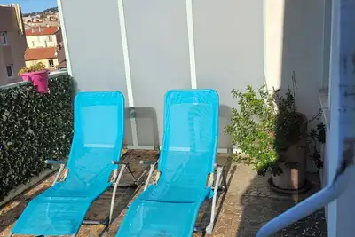 Image de Beau 2 pièces refait neuf dernier étage avec terrasse petit marais niçois