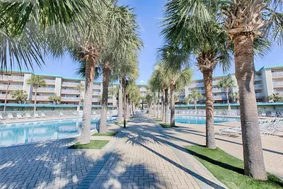 Image de Sun On The Beach Dates d'août disponibles. Calme Belle. Free service de plage