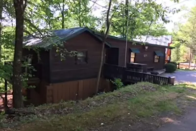 Image de Bear-A-Bout 119 $. 00 un nite avec 3 chambres, 3 salles de bains!