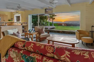 Image de Oceanfront Puako Home - Absolute Oceanfront. Consultez nos tarifs spéciaux d'été.