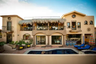 Image de Incroyable 3 chambres, 3 salles de bain, avec 2 piscines, terrasse sur le toit et une vue imprenable sur l'océan