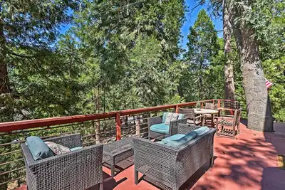 Image de Nouveau! «HewLander Hideaway» avec vue sur une flèche de lac!