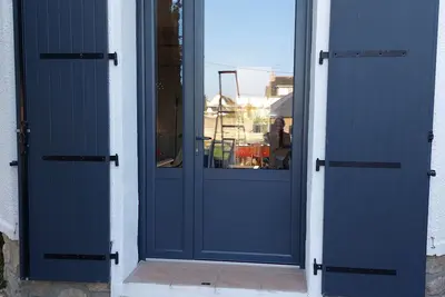 Image de Maison entre baie et côte sauvage, située à 200m des plages, avec jardin clos.