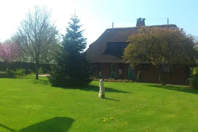 Image de chaumière spacieuse avec de nombreux extras
