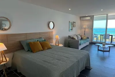 Image de Studio remis à neuf, vue mer ***