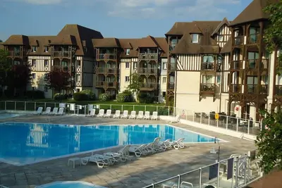 Image de Bel Appartement Terrasse. Vue Piscine Wifi Offert 6 Personnes