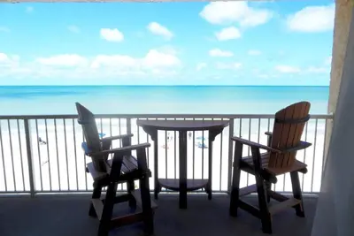 Image de Spectaculaire condo en bord de mer avec une vue imprenable! sur le golfe