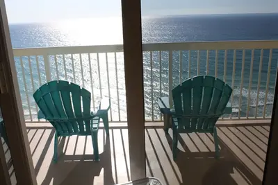 Image de Charming Beachfront! 1br/2ba Low Floor! Sleeps Six! Amazing Views & Sunsets!