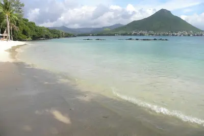 Image de C'est dans une ceinture verte et une zone naturelle protégée du littoral.