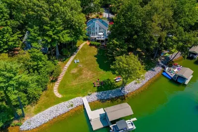 Image de Spa, cheminée et animaux acceptés! <br>Nouveau sur HomeAway!