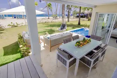 Image de Luxueux condo double 4br en bord de mer avec terrasse privée et piscine / jacuzzi