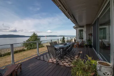 Image de Magnifique maison familiale au bord de l'eau Ă Powell River ~ Vues exceptionnelles!