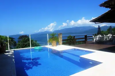 Image de Magnifique Maison + Vue Mer + Bateau Pour Visites Dans Les ÎLES D'Angra