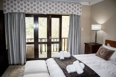 Image de Phumula Country Manor est une retraite de style champĂŞtre avec un cadre colonial.