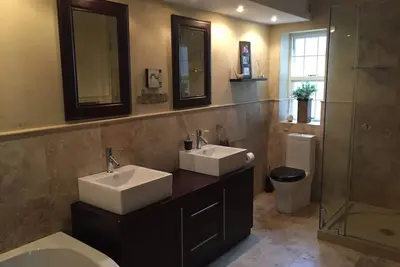 Image de L'escapade parfaite dans le magnifique Cape Town dans une maison familiale spacieuse!