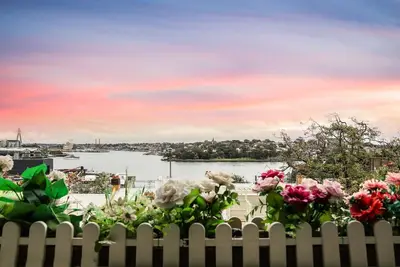 Image de Terrasse de 3 chambres avec vue sur l'eau au rocher historique (pont du port)