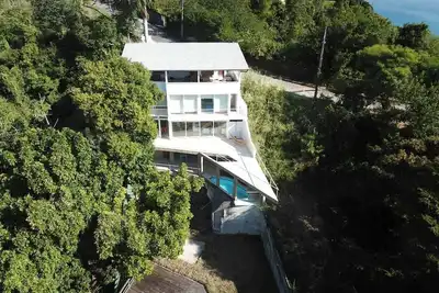 Image de Maison sur terrain avec mer, plages de baleines et de tortues. option kayaks et voiliers