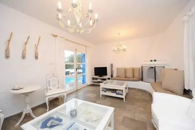 Image de Une villa privée avec vue sur la mer avec jacuzzi extérieur chauffé et spa