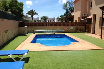 Image de Superbe 3 chambres, villa de luxe, piscine privée, Wifi, Tv, à pied des plages et des bars