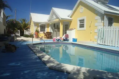Image de Villa élégante, célèbre dans le monde entier Bottom Bay 5 min à pied, piscine. A \/ C