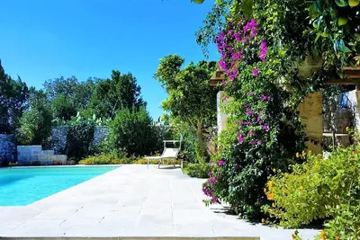 Image de Salento, vieux moulin paisible dans le village, près de la mer de Castro et d'Otrante.