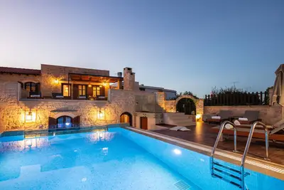 Image de Superbe villa Rogdia avec piscine privée, à 2 minutes à pied des commodités locales