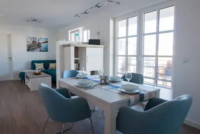 Image de Vie de plage appartement. 2 chambres, mobilier de haute qualité, superbes vues sur la mer!